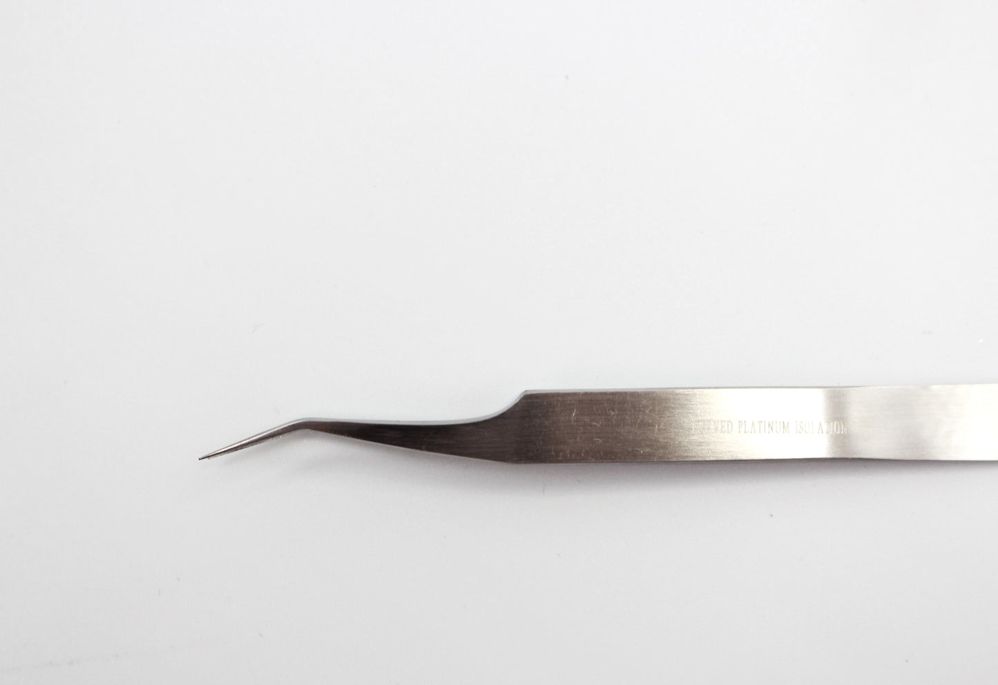 Pince à épiler incurvée en platine